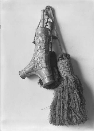 Pulverhorn mit Quaste