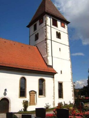 Kirche von Süden-im Kern Romanisch (Kirchturm als Chorturm mit Turmchor sowie Biforien im ehemaligen Glockengeschoß-neue Glockenstube 19 Jh-Langhaus Barock überformt)
