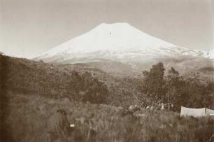 Die Westsüdwestseite des Cotopaxi im Neuschnee, von unserem untern Zeltlager am oberen Waldrand (3670m) aus
