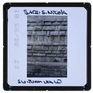 Bari, S. Nicola : Südwest-Turm, Mauerwerk Westseite
