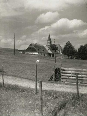 Fürstenau. Hof Burock. Blick zur Dorfkirche