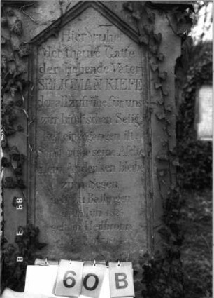Grabstein 60 (Index: 100100466) Maße HxBxT: 174x56x30 cm: Grabstein 60B
