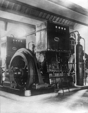 Stehender Hochdruckkompressor mit elektrischem Antrieb (Borsig, Tegel) : Technikgeschichte | Maschinenbau | Hebezeuge | Pumpen, Ventilatoren, Kompressoren
