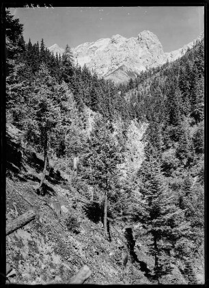 Gebirgslandschaft, eventuell Dachsteingebirge