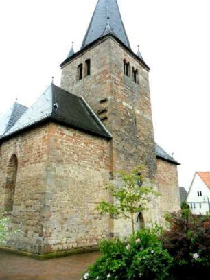 Sachsenhausen-Stadtkirche-Ansicht von Nordwesten mit Kirchturm sowie Langhausansatz in Übersicht