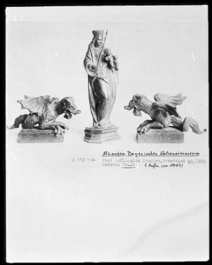 Madonna, zwei geflügelte Drachen