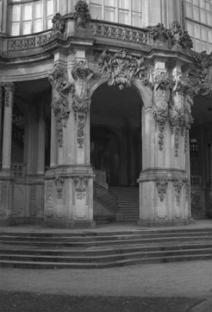 Dresden: Zwinger, Westbau, Portal