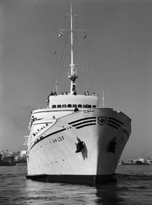 Reisefotos Griechenland. Piräus. Hafen. Passagierschiff "Delos"