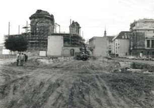 Dresden-Altstadt. Ausgrabungsfeld am Baustandort Coselpalais (Abtragungsarbeiten). Blick nach Westen zur Frauenkirche