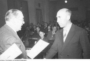 Dresden, Prießnitzstraße 39. Union Druckerei. Otto Nuschke, Vorsitzender der CDU in der DDR, übergibt der neuen Druckerei an die Belegschaft, Mai 1953