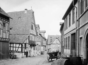 Straßenzug mit Zehnthaus in Steeg