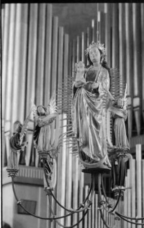 Wetzlar: Inneres des Domes, Madonna vor Orgel, hängend