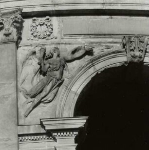 Dresden, Ausstellungsgebäude des Sächsischen Kunstvereins, Fassade, Zwickelfigur