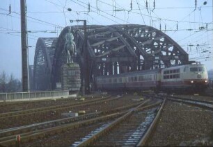 Köln Hbf. Hohenzollernbrücke Einfahrt Lok 103 139 TEE Erasmus Wrüe-Wagen UIC-X-Wagen
