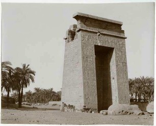 Karnak. Popylone [?] de Stolemée [?]