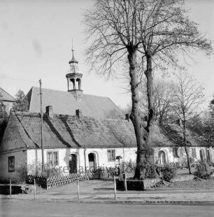 Am Alten Markt / B 75: Gottesbuden, südliche Reihe: dahinter Schlosskirche