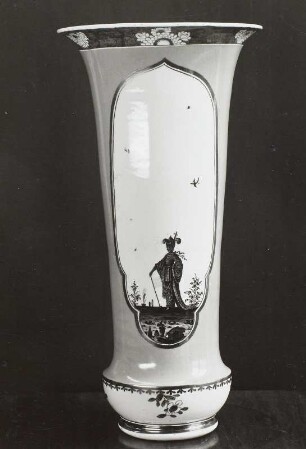 Gelbe Vase mit schwarzen Chinoiserien
