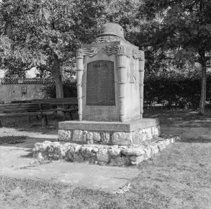 Gefallenenehrenmal; Lorch, Friedhofsweg 3