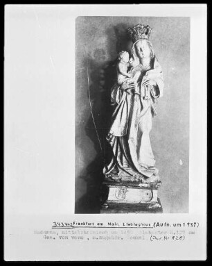 Stehende Maria mit Kind auf zugehörigem Sockel