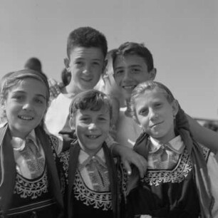 10. Jahresfeier der Pioniere in Sofia Mitwirkende junge Pioniere im Stadion