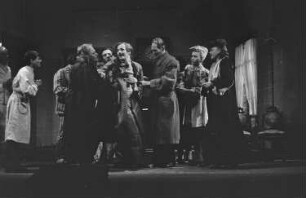 Szenenbilder aus dem Schwank "Ein Ruhetag" von Walentin Petrowitsch Katajew im Theater am Schiffbauerdamm Berlin