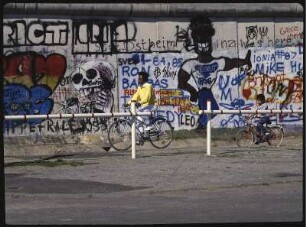 Berlin-West. Potsdamer Platz, Grenzanlage Berliner Mauer. Bemaltes Mauerstück