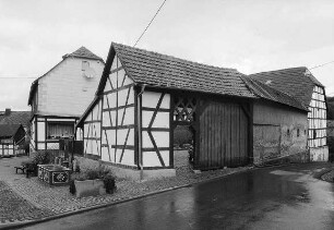 Zehntscheune und Hoftor (Zehntscheune und Hoftor); Grävenwiesbach, Zeilstraße 15