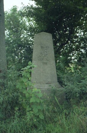 Kreis Rendsburg-Eckernförde: bei Molfsee und Flintbek: an Landesstraße 318 [ehemalige Bundesstraße 4]: Meilenstein