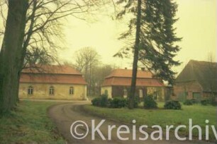Blumendorf: Gut: Torhäuser: Blick von Süden