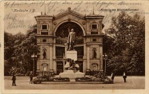 Postkartenalbum mit Motiven von Karlsruhe. "Karlsruhe in Baden. Festhalle mit Bismarck-Denkmal". Eingangsbereich der Festhalle
