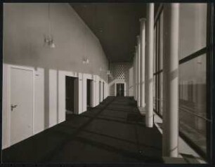 Stadttheater (später: Heinz-Hilpert-Theater), Lünen: seitliches Foyer, Parkett rechts