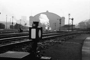 Berlin: Anhalter Bahnhof; Deutsche Reichsbahn; Weiche 20, dahinter ausfahrende Züge vom Anhalter Bahnhof