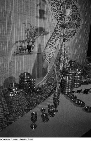 Kleinexponate der indischen Sektion auf der Leipziger Herbstmesse 1954
