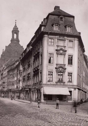 Rampische Straße : Dresden, Rampische Strasse mit Kopfbau von Matthäus Daniel Pöppelmann. Blick gegen die Frauenkirche