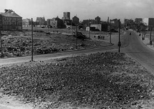 Hamburg-Altona. Blick in die Große Bergstraße. Die Trümmer der während der Bombardierung 1943 zerstörten Bebauung sind bereits beräumt. Aufgenommen 1948
