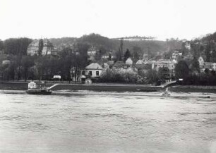 Stadtteilansicht mit Anlegestelle "Wachwitz" am Dampfschiff-Restaurant