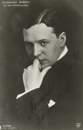 Porträt des Schauspielers Alexander Wierth : Porträt des Schauspielers Alexander Wierth. Fotografie (Weltpostkarte mit Autogramm) von Bruno Wiehr. Dresden, 1915