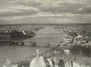 Dresden, Blick vom Turm der Frauenkirche nach Osten über die Elbe auf Waldschlößchen und Dresdner Heide : Dresden, Elbbrücken, Frauenkirche