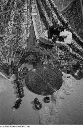 Kleinexponate der indischen Sektion auf der Leipziger Herbstmesse 1954