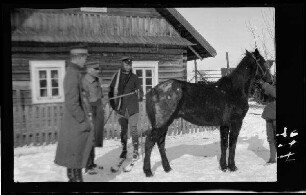 [Quartier in Stuki (Stuíi (?), Lettland) bzw. Komaika-Stellung [Komaika=Gewässer in Litauen]]