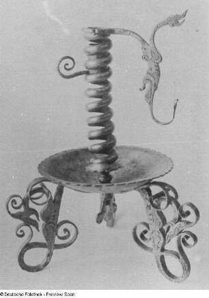 Leuchter mit verstellbarer Tülle : Leuchter mit verstellbarer Tülle. Dresden, Kunstgewerbemuseum