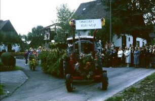 Erntewagen beim Erntedankumzug