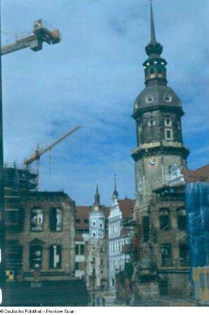 Dresden-Altstadt. Residenzschloß (teilweise ruinös) mit Hausmannsturm. Ansicht von der Schloßstraße
