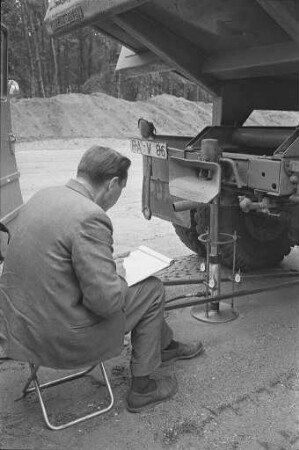 Bau des Autobahn-Zubringers Süd bei Bulach.