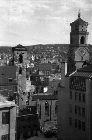 Stuttgart: Blick vom Dach des Hochhauses Stuttgarter Nachrichten auf Stiftskirche