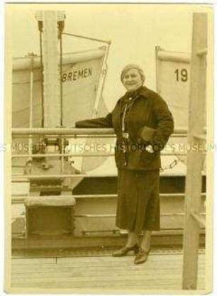 Opernsängerin Claire Dux an Deck des Hochseepassagierdampfers "Bremen"