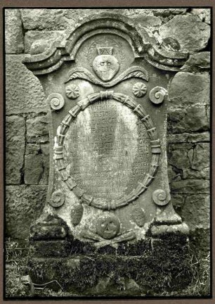 ehem. Friedhof. Grabstein des Carl Adam Starck, 1782