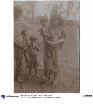 Kainguá-Frau mit Kindern