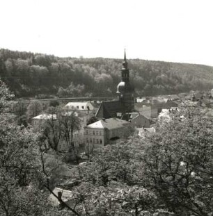 Bad Schandau. Stadtkern mit Stadtkirche Sankt Johannis. Blick vom Personenaufzug nach Ostrau nach Westsüdwesten