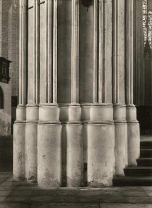 Stralsund, Marienstraße 16. St.-Marien-Kirche. Vierungspfeiler. Teilansicht